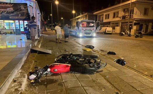 Manevra yapan otomobile çarpan, 20 yaşındaki motosiklet sürücüsü kurtarılamadı