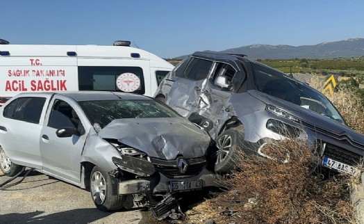 Manisa'da feci kaza: 3 yaralı