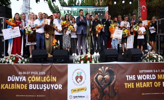 Menemen Belediyesi Uluslarası Çömlek Festivali'ne muhteşem final