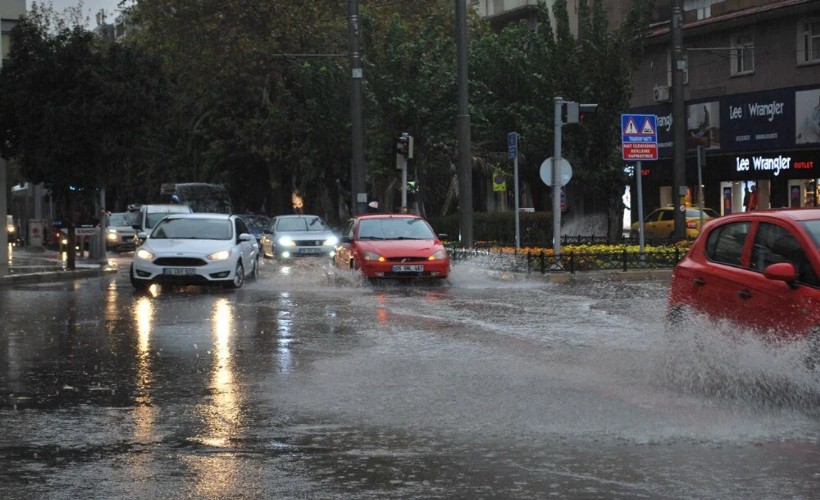 Meteoroloji müjdeyi verdi: İzmir'in güney kesimlerine yağmur geliyor!