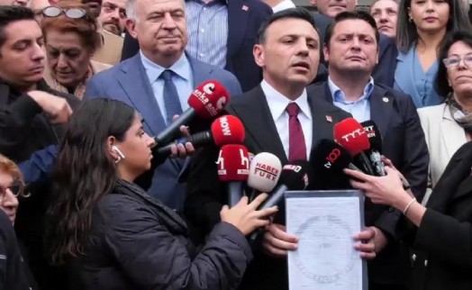 Özgür Çelik geldi, bekledi ve mazbatasını aldı!