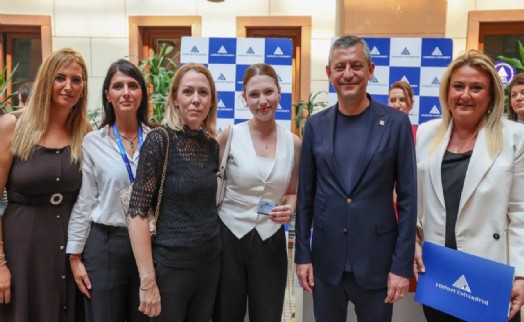 Özgür Özel, Nehir Zeyrek'i üniversite kayıt ettirdi