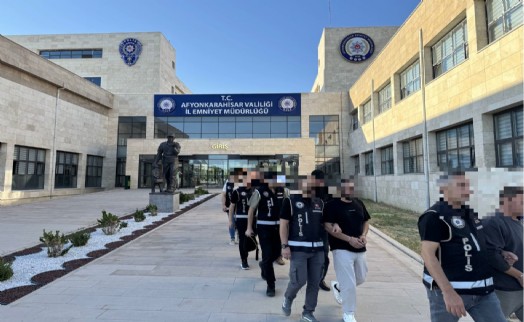 Rüşvet operasyonuna 9 tutuklama