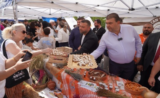 Seferihisar'da Ata Ekmeği ve Armola Şenliği coşkuyla gerçekleşti