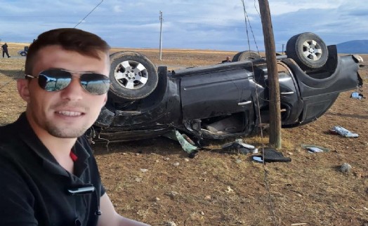 Tarlaya devrilen kamyonetin sürücüsü hayatını kaybetti