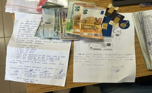 Temizlik işçisi, bulduğu para ve altın dolu cüzdanı polise teslim etti