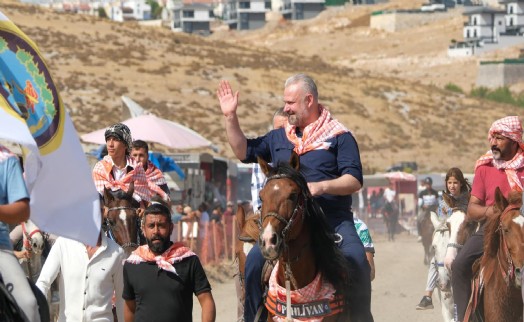 Türkiye'nin en başarılı atları Menemen'de yarışacak