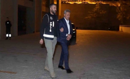 Tutuklanan AK Partili belediye başkanını, eski makam şoförü yakmış!