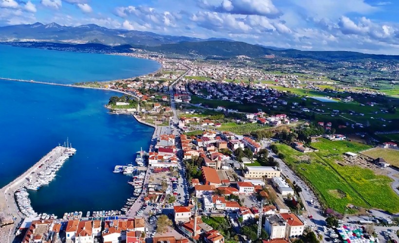 Urla'da 83 mezar gün yüzüne çıktı