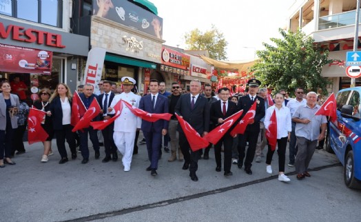Urla'da buruk Kurtuluş Günü kutlaması: O kahramanların torunlarıyız