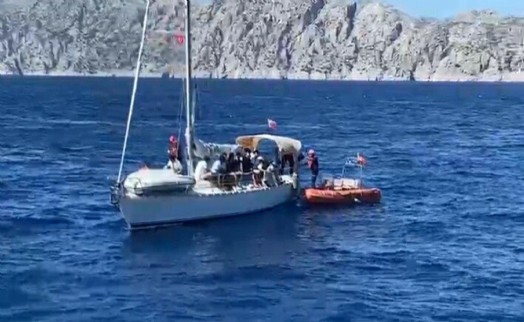 Yelkenli ile İtalya'ya kaçacaklardı: 4'ü çocuk 27 düzensiz göçmen yakalandı