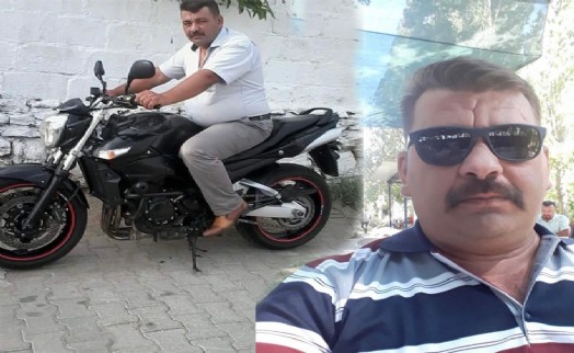 Yol kenarına devrilmiş motosikletinin yanında ölü bulundu