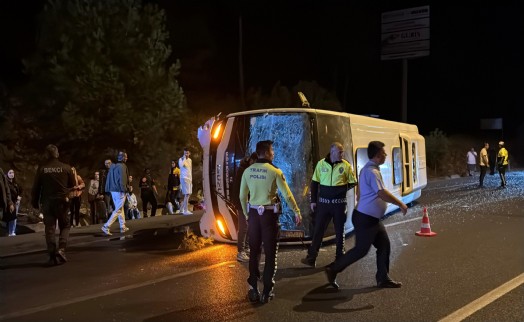 Yolcu otobüsü devrildi: 5 yaralı