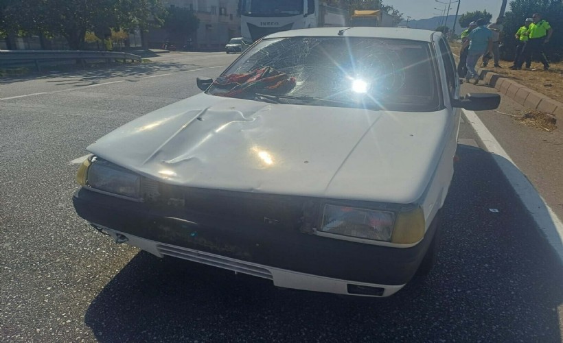Yolun karşısına geçerken otomobilin çarptığı yaya kurtarılamadı