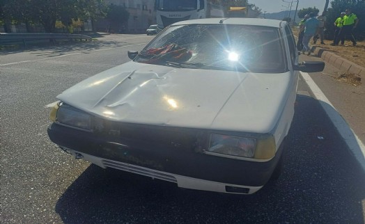 Yolun karşısına geçerken otomobilin çarptığı yaya kurtarılamadı