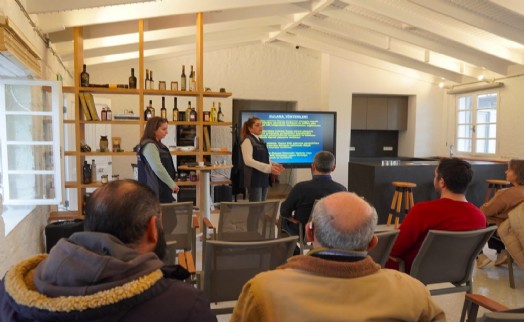 Çeşme'de tarım eğitimleri devam ediyor