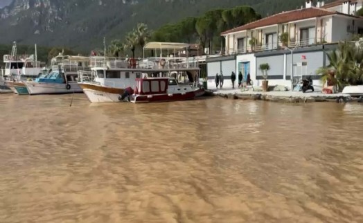 'Sakin Şehir'de denizin rengi değişti