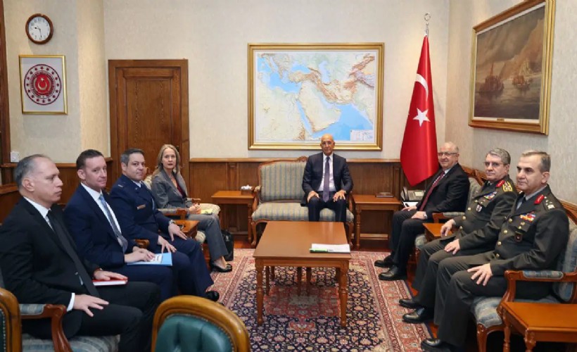 ABD Büyükelçisi Barrack ile Bakan Güler'in oturma düzenine tepki