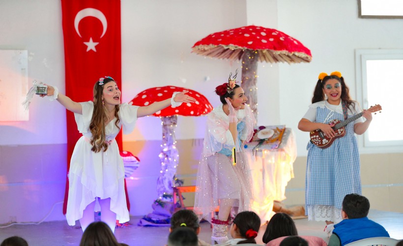 Aliağa Belediyesi Orman Tiyatrosu ilk oyunuyla sahnede