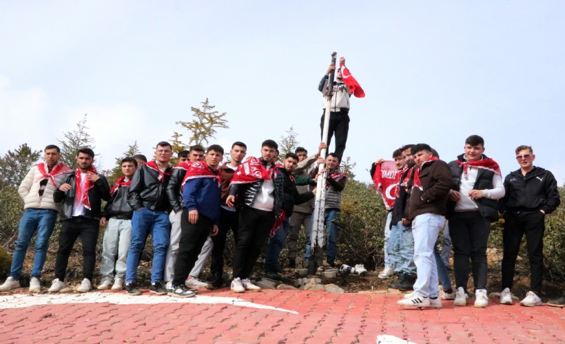 Askere gitmeden Bayrak Tepe'de nöbete başlıyorlar