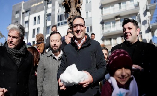 Balçova'da Kar Şenliği coşkusu: Başkan Yiğit çocuklarla kar sevincine ortak oldu
