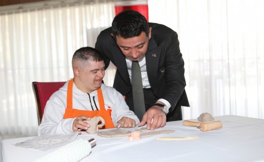 Bayraklı’da özel gereksinimli bireyler için sanat ve üretim kursları başlıyor