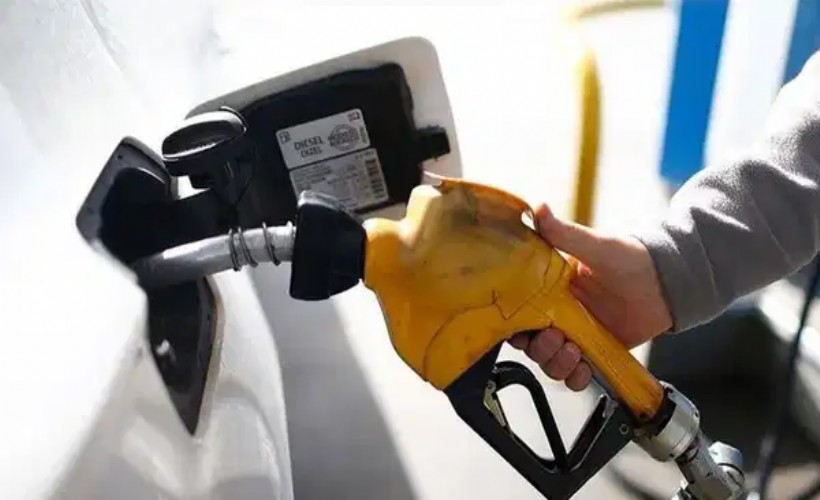 Benzine bir zam daha geldi: Litre fiyatı 55 TL'yi aştı!