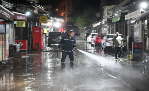 Bornova'da temizlik mesaisi hiç bitmiyor
