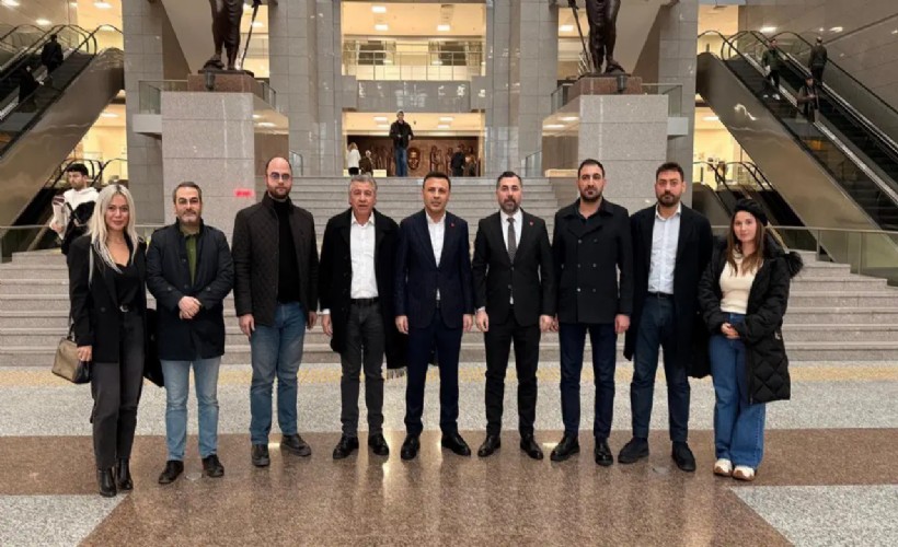 CHP'den AK Parti'nin afişleri için suç duyurusu