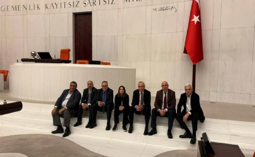 CHP'nin Meclis nöbeti 11. gününde: 'Ya hep beraber ya hiçbirimiz'