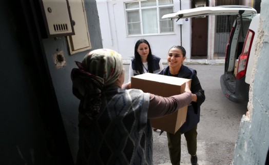 Çiğli Belediyesi'nden gıda kolisi seferberliği