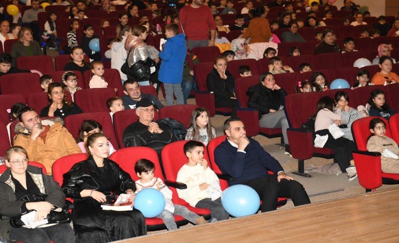 Çiğli’de sömestr coşkusu beyaz perdede başladı: Yıldız çocuklarla film izledi