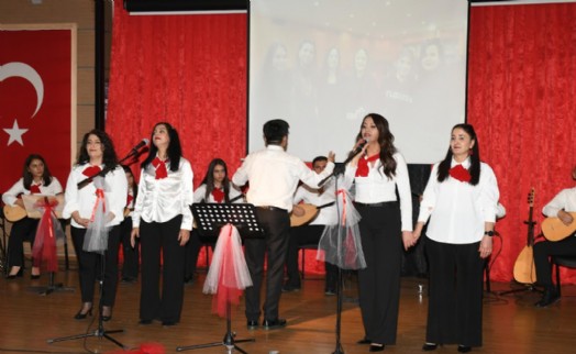 Çiğli'de türkü rüzgarı: 'Sazımız elimizde, türküler dilimizde'