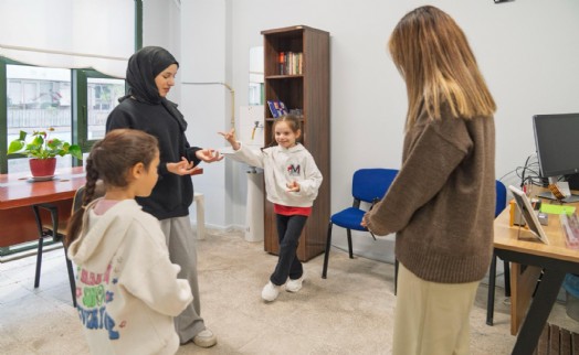 Çocuklar Renkli Harfler ile öğreniyor