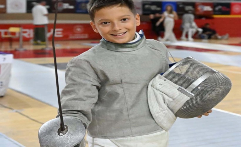 Demir Çırpan eskrimde parlıyor