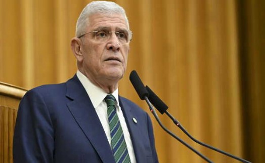Dervişoğlu'ndan 'Türk bayrağı' tepkisi: 'Kendinize gelin, inşaat şirketi değil devlet yönetiyorsunuz'