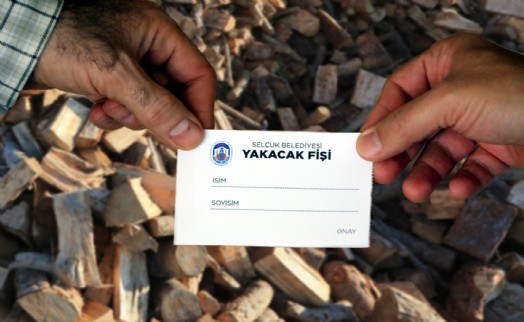 Efes Selçuk'ta desteğe ihtiyaç duyan ailelere yakacak fişi desteği!