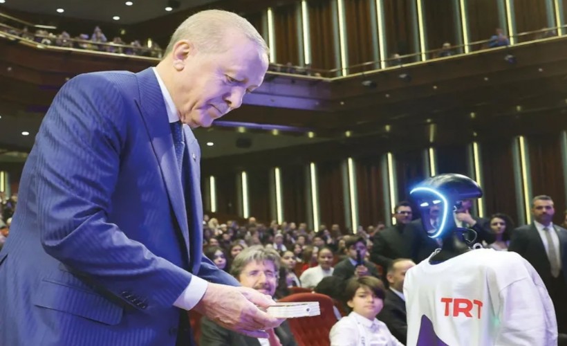 Erdoğan'a kumanda veren robot Çin ürünü çıktı