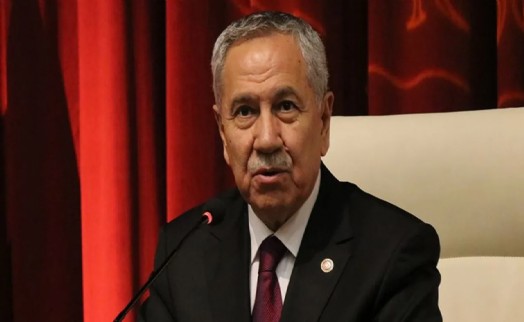 Erdoğan'a topuk selamına AK Parti içinden tepki! Arınç'tan 'yalaka' eleştirisi: Eskiler 'tabasbus' derdi