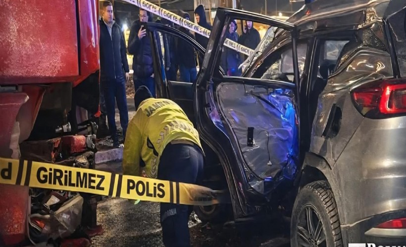 Gece yarısı korkunç kaza: Işık ihlali yapan TIR, otomobile çarptı; 1 ölü, 5 yaralı