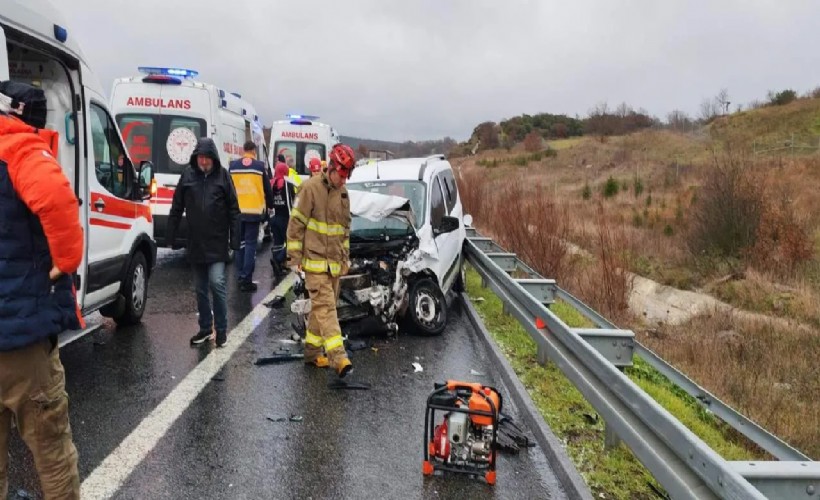 İstanbul-İzmir Otoyolu'nda feci kaza: 12 araç birbirine girdi, 1 ölü var!