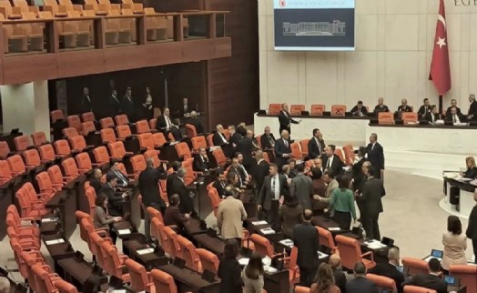 İyi Parti'den DEM Parti'ye: Türkiye Büyük Millet Meclisi'ni PKK'nın kampı zannediyorlar