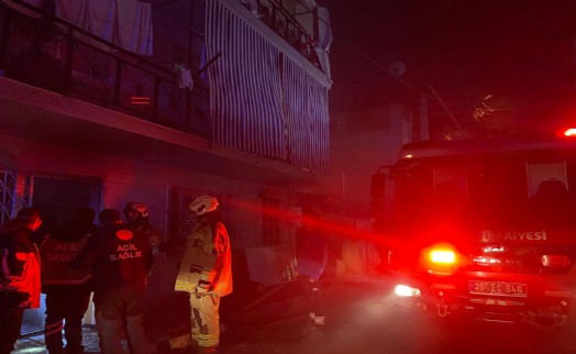 İzmir İtfaiyesi Buca'da yangına müdahale etti