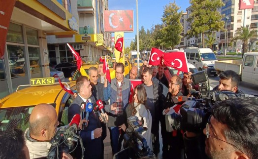Sınırdaki saldırıya İzmir'den tepki: Taksiler Türk bayrağıyla donatıldı