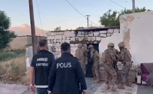 İzmir'de uyuşturucu operasyonu: Çok sayıda şüpheli yakalandı!