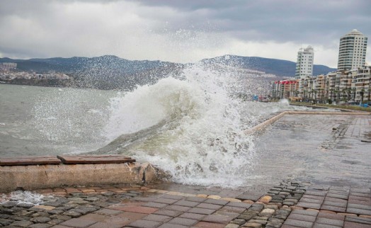 İzmir için kuvvetli fırtına uyarısı