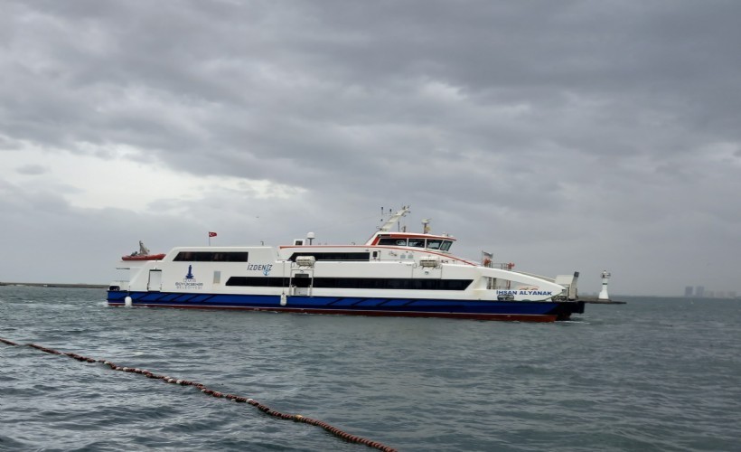 İzmir'de vapur seferleri iptal edildi