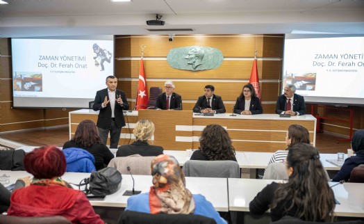 İzmirli muhtarlar Bornova Muhtarlar Akademisi'nde buluştu