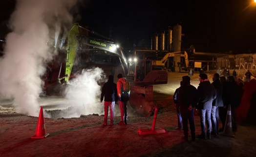 Jeotermal firmaya ait boru hattında buhar sızıntısı