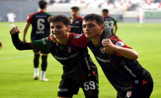 Karşıyaka evinde moral arıyor